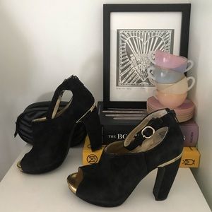 Seychelles • Black and Gold Heel